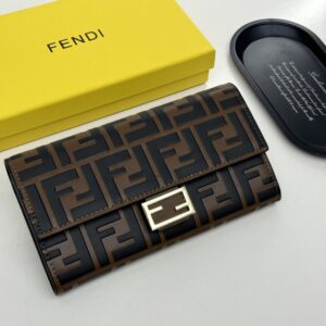 【AT8671】フェンディのクラシックなロングウォレット | 高級カーフスキン素材、多機能デザイン、上品なビジネスアクセサリー | Fendi