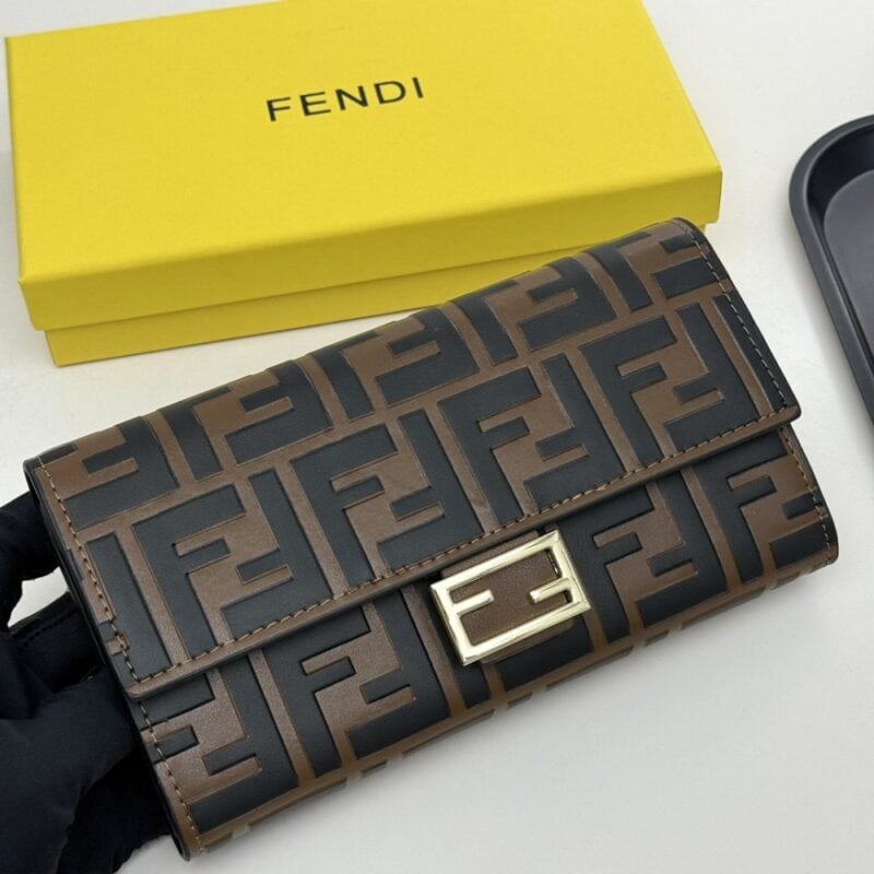 【AT8671】フェンディのクラシックなロングウォレット | 高級カーフスキン素材、多機能デザイン、上品なビジネスアクセサリー | Fendi