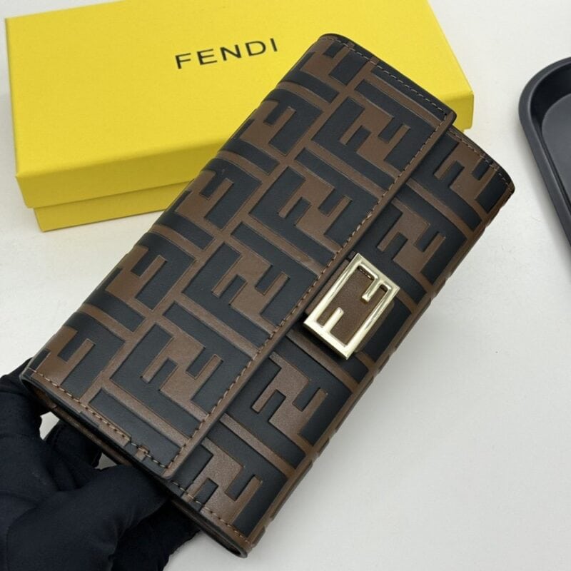 【AT8671】フェンディのクラシックなロングウォレット | 高級カーフスキン素材、多機能デザイン、上品なビジネスアクセサリー | Fendi