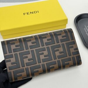 【AT8671】フェンディのクラシックなロングウォレット | 高級カーフスキン素材、多機能デザイン、上品なビジネスアクセサリー | Fendi