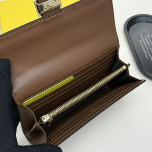 【AT8671】フェンディのクラシックなロングウォレット | 高級カーフスキン素材、多機能デザイン、上品なビジネスアクセサリー | Fendi