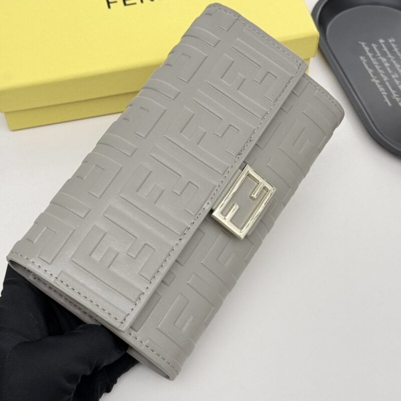 【AT8672】フェンディFendi 高級な長財布 小牛皮素材 限定デザイン オシャレなスタイル 便利なカード収納付き | Fendi Roma
