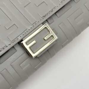 【AT8672】フェンディFendi 高級な長財布 小牛皮素材 限定デザイン オシャレなスタイル 便利なカード収納付き | Fendi Roma
