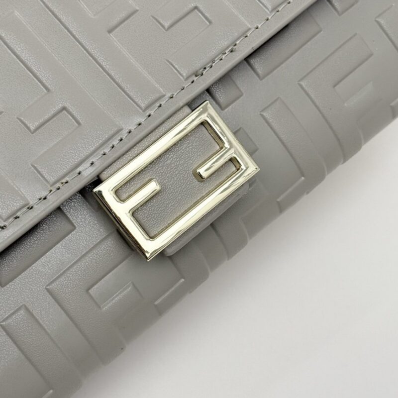 【AT8672】フェンディFendi 高級な長財布 小牛皮素材 限定デザイン オシャレなスタイル 便利なカード収納付き | Fendi Roma