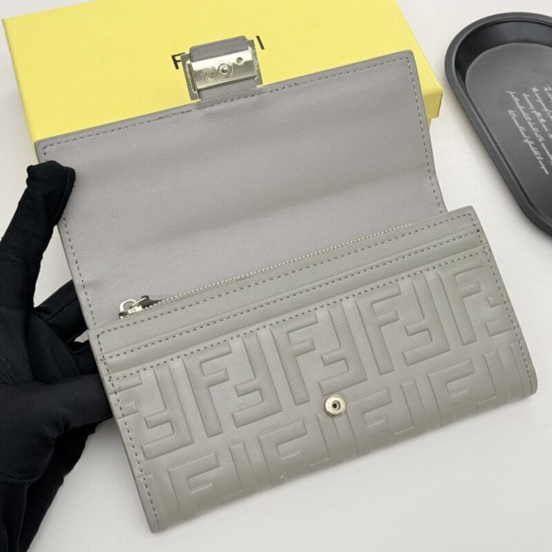 【AT8672】フェンディFendi 高級な長財布 小牛皮素材 限定デザイン オシャレなスタイル 便利なカード収納付き | Fendi Roma