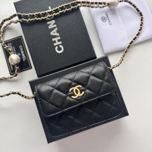 【AT8680】シャネル カビアスキン ミニ財布 - フレンチエレガンスな高級小物 | Chanel