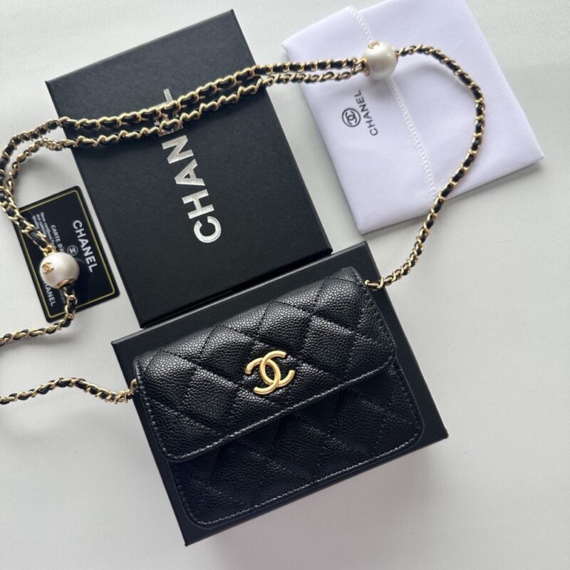 【AT8680】シャネル カビアスキン ミニ財布 - フレンチエレガンスな高級小物 | Chanel