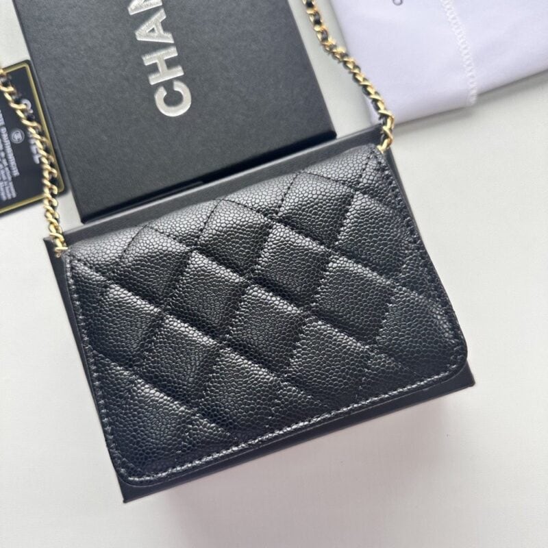 【AT8680】シャネル カビアスキン ミニ財布 - フレンチエレガンスな高級小物 | Chanel