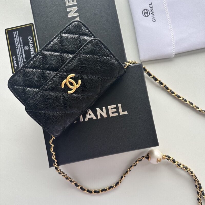 【AT8680】シャネル カビアスキン ミニ財布 - フレンチエレガンスな高級小物 | Chanel
