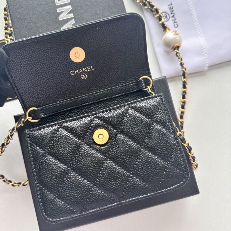 【AT8680】シャネル カビアスキン ミニ財布 - フレンチエレガンスな高級小物 | Chanel
