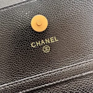 【AT8680】シャネル カビアスキン ミニ財布 - フレンチエレガンスな高級小物 | Chanel