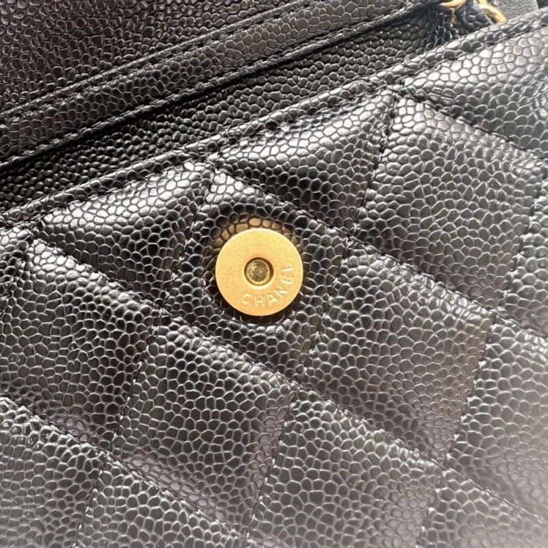 【AT8680】シャネル カビアスキン ミニ財布 - フレンチエレガンスな高級小物 | Chanel
