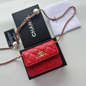 【AT8681】シャネル キャビアスキンCCロゴパールチェーンバッグ | Chanel Paris