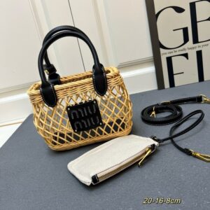 【AT8684】ミュウミュウ素朴な籐編みかごバッグ、リゾートファッションにぴったり | Miu Miu