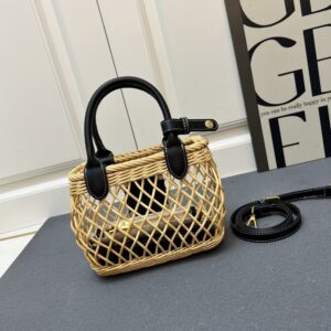 【AT8684】ミュウミュウ素朴な籐編みかごバッグ、リゾートファッションにぴったり | Miu Miu