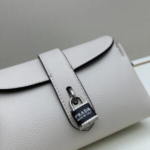 【AT8704】プラダ(PRADA)セレクトラグジュアリーレザーハンドバッグ | Prada