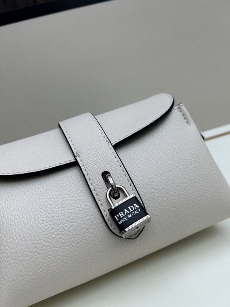 【AT8704】プラダ(PRADA)セレクトラグジュアリーレザーハンドバッグ | Prada