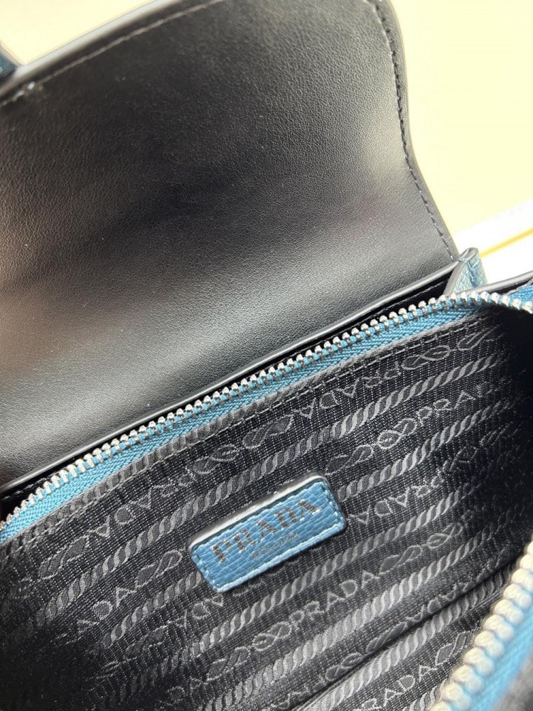 【AT8705】プラダの青色シリーズハンドバッグ：都会の女性のためのエレガントな必須アイテム | Prada Italy