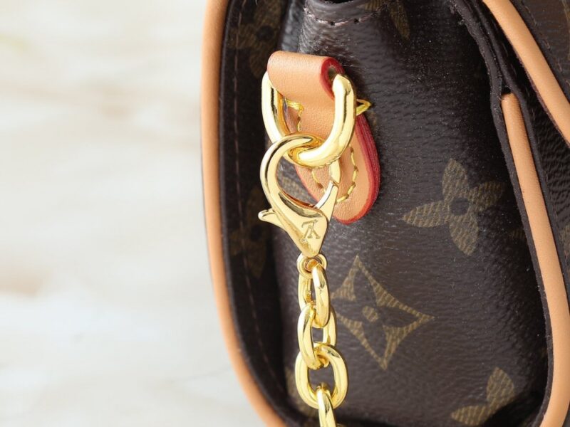 【AT8707】プラダ Prada カミーユポシェット ショルダーバッグ モノグラムキャンバス ファッションアート | Louis Vuitton