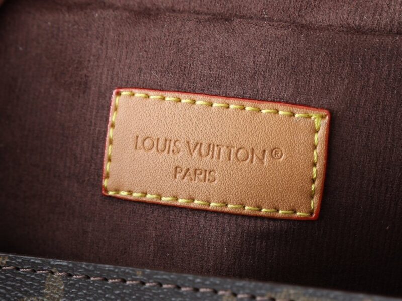 【AT8707】プラダ Prada カミーユポシェット ショルダーバッグ モノグラムキャンバス ファッションアート | Louis Vuitton