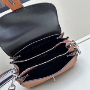 【AT8709】プラダ Prada 鹿革フラップデザインバッグ、上品なエレガンスと都会的な魅力を兼ね備えた高級バッグ | Prada