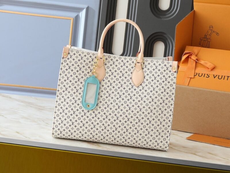 【AT8714】ルイ・ヴィトンOnthegoバッグ - モダンな都市女性のためのエレガントなファッションアイテム | Louis Vuitton