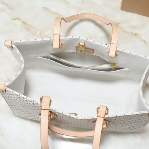 【AT8714】ルイ・ヴィトンOnthegoバッグ - モダンな都市女性のためのエレガントなファッションアイテム | Louis Vuitton