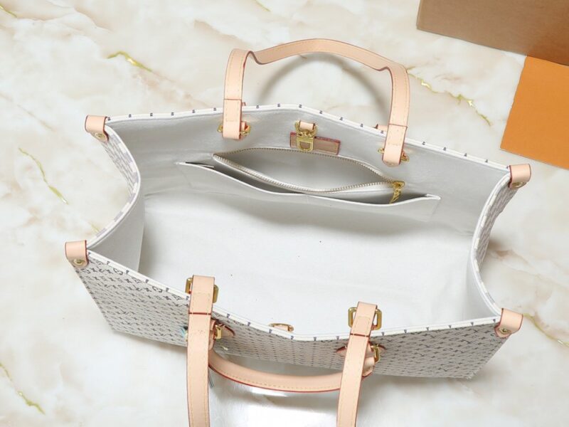 【AT8714】ルイ・ヴィトンOnthegoバッグ - モダンな都市女性のためのエレガントなファッションアイテム | Louis Vuitton