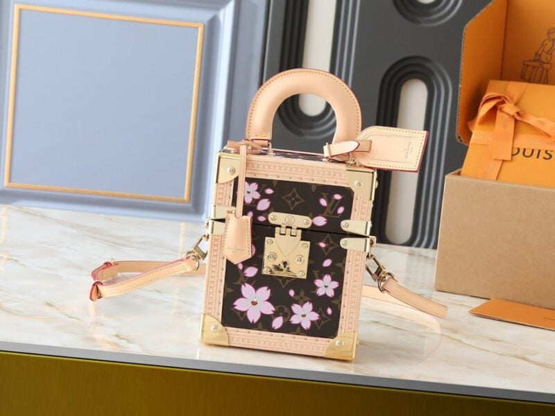 【AT8722】ルイ・ヴィトン Camera Box ハンドバッグ、桜のユニークな魅力を表現 | LV