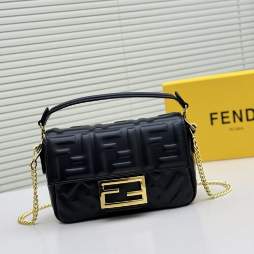 【AT8731】フェンディ バゲット型押しラムスキンバッグ - 高級感とエレガンスを体現 | Fendi Roma