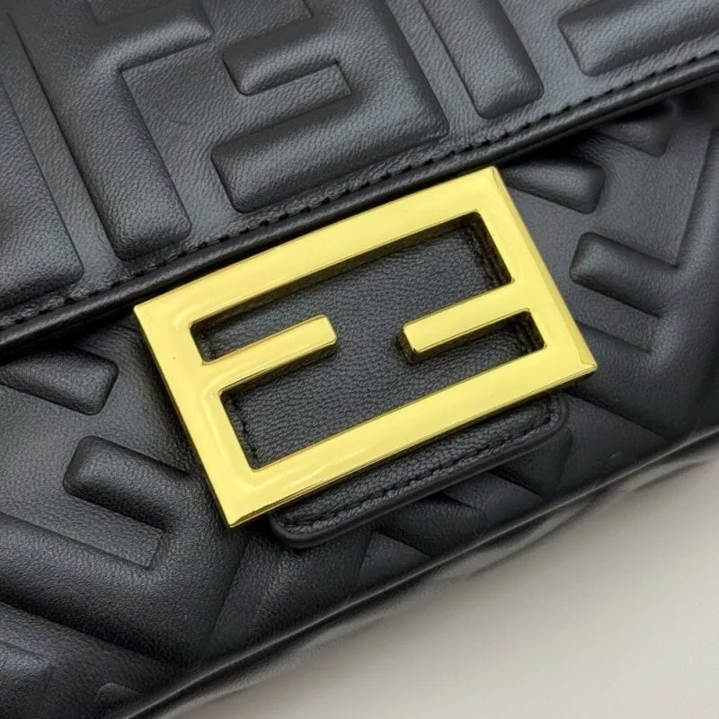 【AT8731】フェンディ バゲット型押しラムスキンバッグ - 高級感とエレガンスを体現 | Fendi Roma