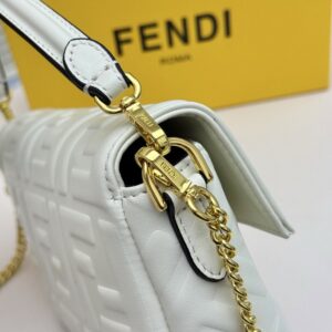 【AT8732】フェンディ高級羊革バゲットバッグ - フランス風エレガンスと華やかなデザイン | Fendi