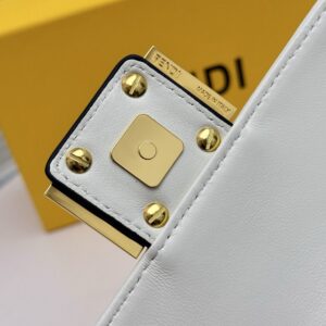 【AT8732】フェンディ高級羊革バゲットバッグ - フランス風エレガンスと華やかなデザイン | Fendi