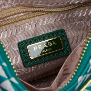 【AT8733】プラダPradaクラシック3WAYホーボーバッグ - 繊細な幾何学模様と湖水緑と白の色彩 | Prada Milano