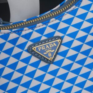 【AT8736】プラダのホーボーバッグ 3WAY青と白の幾何学模様デザイン ゴールドメタルチェーン付き | Prada