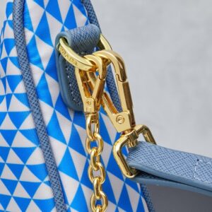 【AT8736】プラダのホーボーバッグ 3WAY青と白の幾何学模様デザイン ゴールドメタルチェーン付き | Prada