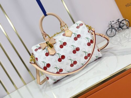 【AT8739】ルイ・ヴィトンSpeedy Soft チェリープリントハンドバッグ – 優雅なチェリーデザイン、おしゃれなスタイル | LV