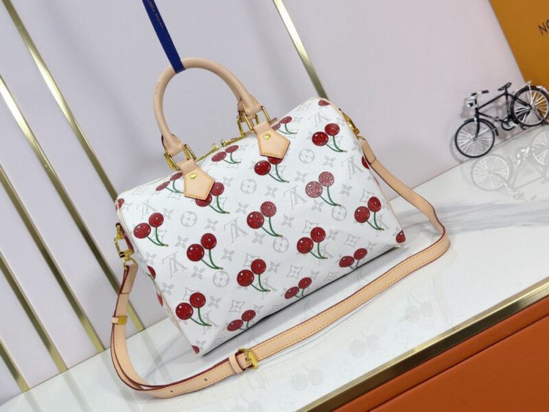 【AT8739】ルイ・ヴィトンSpeedy Soft チェリープリントハンドバッグ – 優雅なチェリーデザイン、おしゃれなスタイル | LV