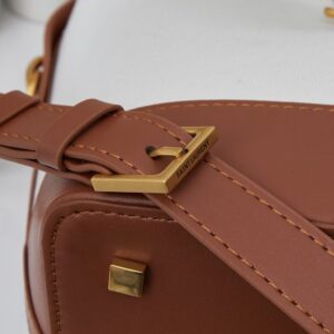 【AT8746】サンローランLe 5à7バケツバッグ - ホワイト&イエローのエレガントな牛革バッグ | YSL