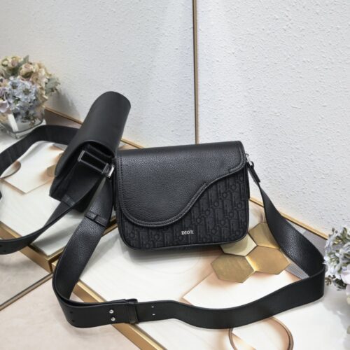 【AT8748】ディオール Dior クラシックサドルバッグ - 高級ファッション美学を体現 | Christian Dior