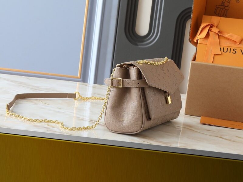 【AT8752】ルイ・ヴィトンのAnytime Flap Bag−エレガンスと実用性の完璧な融合 | Louis Vuitton