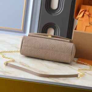 【AT8752】ルイ・ヴィトンのAnytime Flap Bag−エレガンスと実用性の完璧な融合 | Louis Vuitton