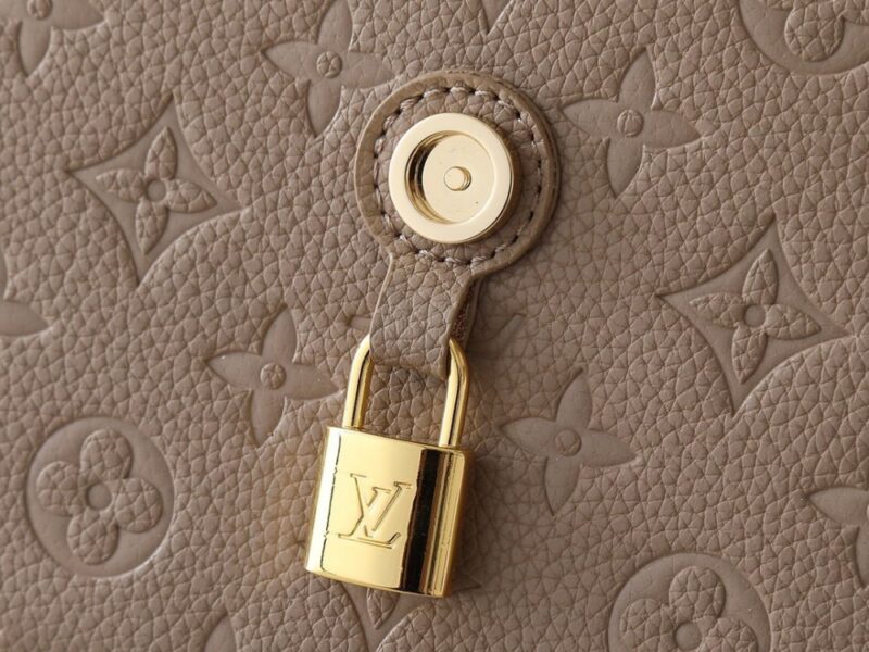 【AT8752】ルイ・ヴィトンのAnytime Flap Bag−エレガンスと実用性の完璧な融合 | Louis Vuitton