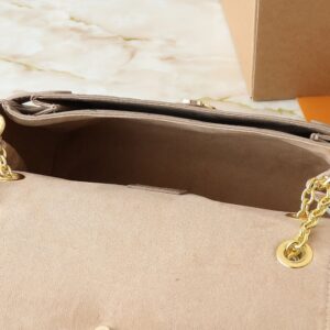 【AT8752】ルイ・ヴィトンのAnytime Flap Bag−エレガンスと実用性の完璧な融合 | Louis Vuitton
