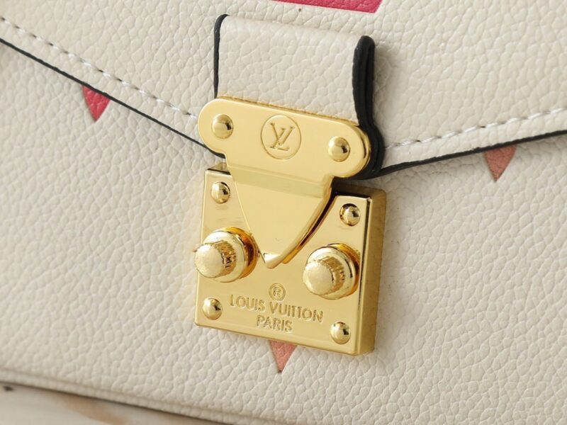 【AT8758】ルイ・ヴィトンモノグラム型押しレザー東西ポシェット・メティスバッグ | Louis Vuitton Malletier
