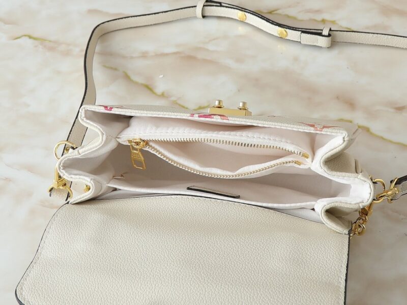 【AT8758】ルイ・ヴィトンモノグラム型押しレザー東西ポシェット・メティスバッグ | Louis Vuitton Malletier