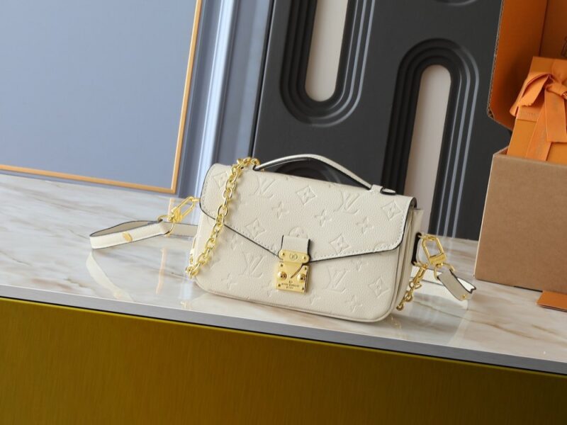 【AT8764】ルイ・ヴィトン エンボスレザーショルダーバッグ | Louis Vuitton