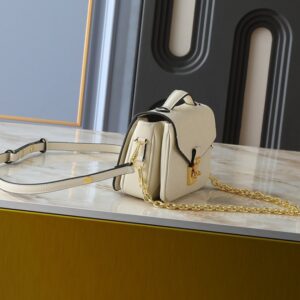 【AT8764】ルイ・ヴィトン エンボスレザーショルダーバッグ | Louis Vuitton