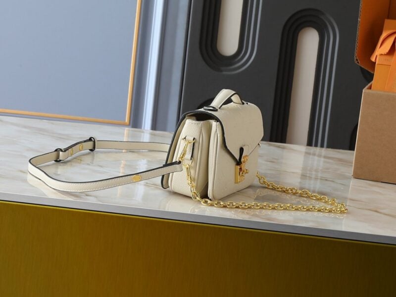 【AT8764】ルイ・ヴィトン エンボスレザーショルダーバッグ | Louis Vuitton