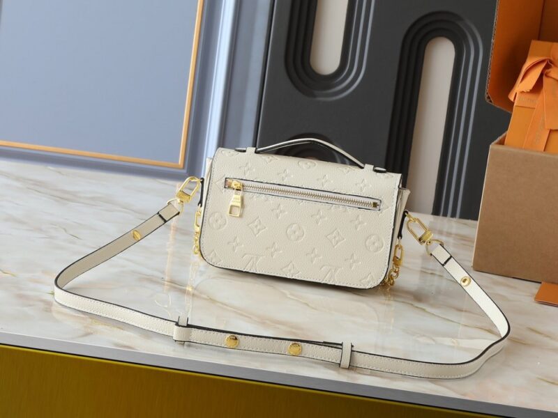 【AT8764】ルイ・ヴィトン エンボスレザーショルダーバッグ | Louis Vuitton